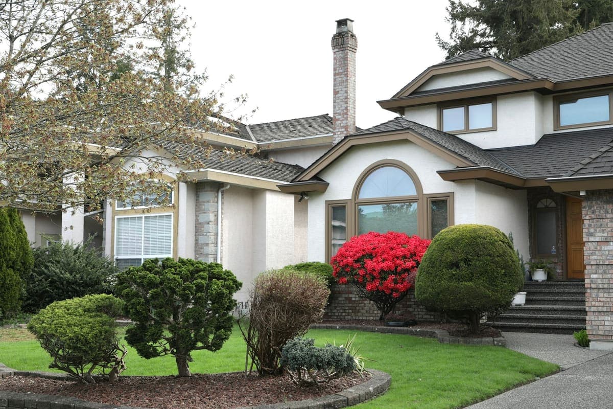 Landscaped front beds with fresh mulch